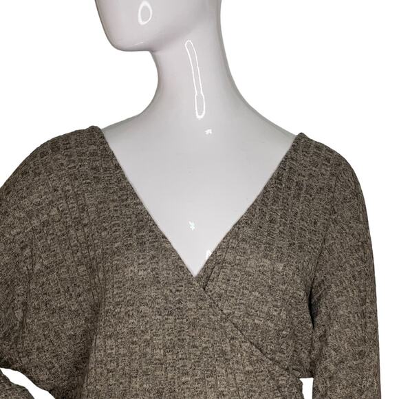 V ery J Top Fine Knit Long Sleeve Size S - Picture 2 of 10